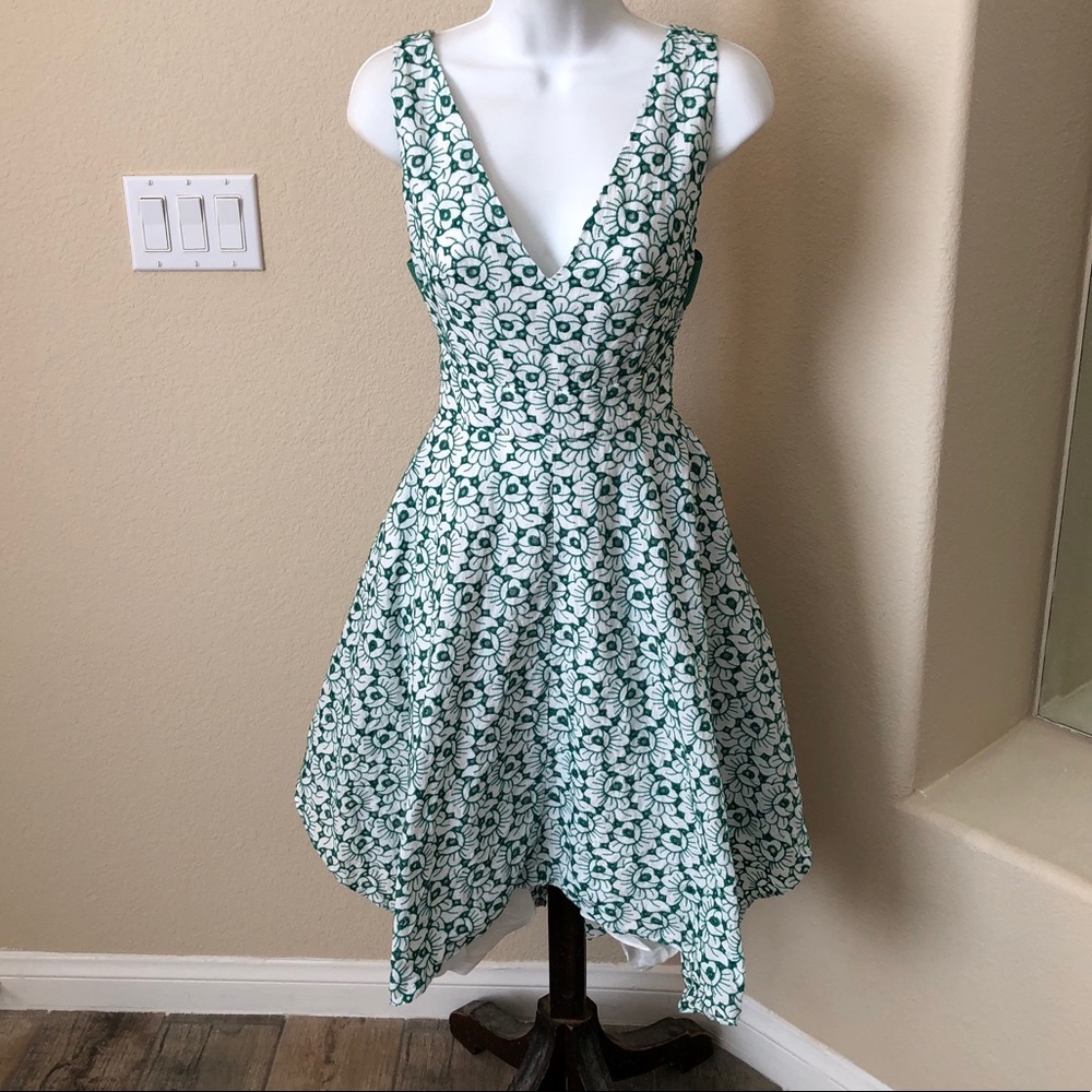 Bebe Sleeveless Dress Green and White Size 00